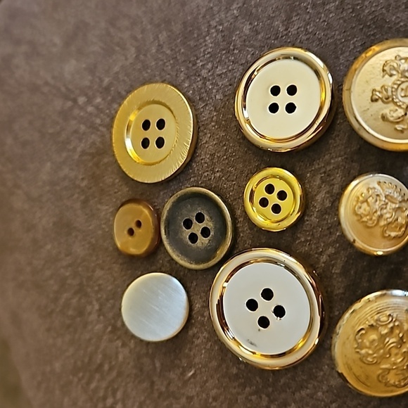 Vintage Metal and Acrylic Goldtone Buttons - Picture 3 of 5
